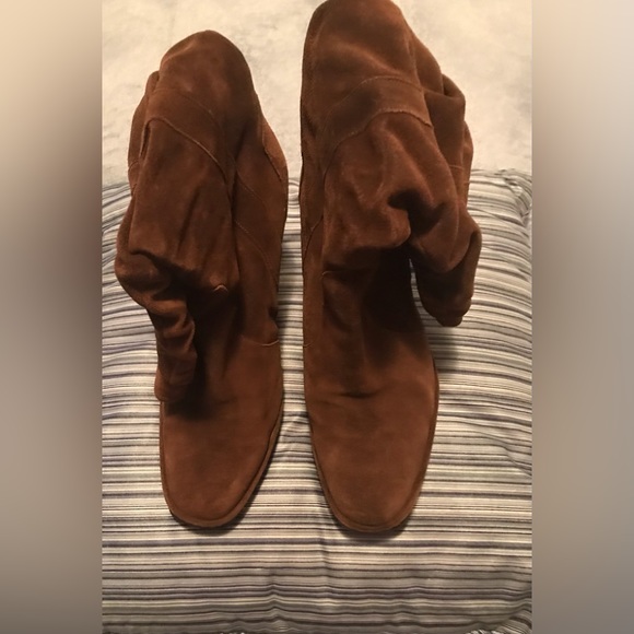 Via Spiga chocolate brown scrunchy suede boots made in Italy. 3.5” heel. SZ 7 - Picture 3 of 4